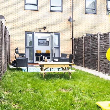 Luxury 2 Bed House City Centre ✘ Bbq & Garden ☆ Family Friendly→ Swingball & Outdoor Furniture - Free Parking → With 50 Inch Smart Tv, Free Netflix & Wifi ✘ Comfy Seating Area - By Maevela Birmingham Eksteriør bilde
