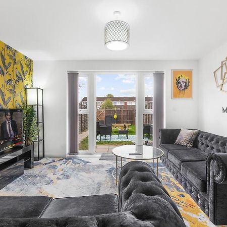 Luxury 2 Bed House City Centre ✘ Bbq & Garden ☆ Family Friendly→ Swingball & Outdoor Furniture - Free Parking → With 50 Inch Smart Tv, Free Netflix & Wifi ✘ Comfy Seating Area - By Maevela Birmingham Eksteriør bilde