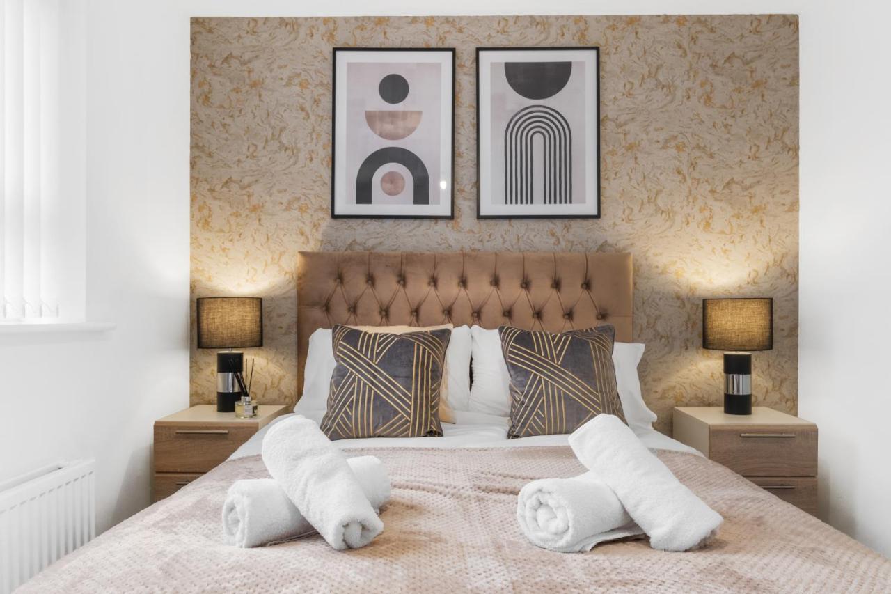 Luxury 2 Bed House City Centre ✘ Bbq & Garden ☆ Family Friendly→ Swingball & Outdoor Furniture - Free Parking → With 50 Inch Smart Tv, Free Netflix & Wifi ✘ Comfy Seating Area - By Maevela Birmingham Eksteriør bilde