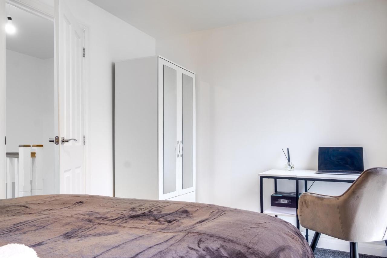Luxury 2 Bed House City Centre ✘ Bbq & Garden ☆ Family Friendly→ Swingball & Outdoor Furniture - Free Parking → With 50 Inch Smart Tv, Free Netflix & Wifi ✘ Comfy Seating Area - By Maevela Birmingham Eksteriør bilde