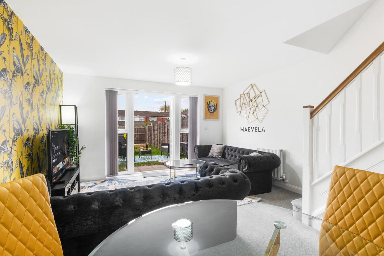 Luxury 2 Bed House City Centre ✘ Bbq & Garden ☆ Family Friendly→ Swingball & Outdoor Furniture - Free Parking → With 50 Inch Smart Tv, Free Netflix & Wifi ✘ Comfy Seating Area - By Maevela Birmingham Eksteriør bilde