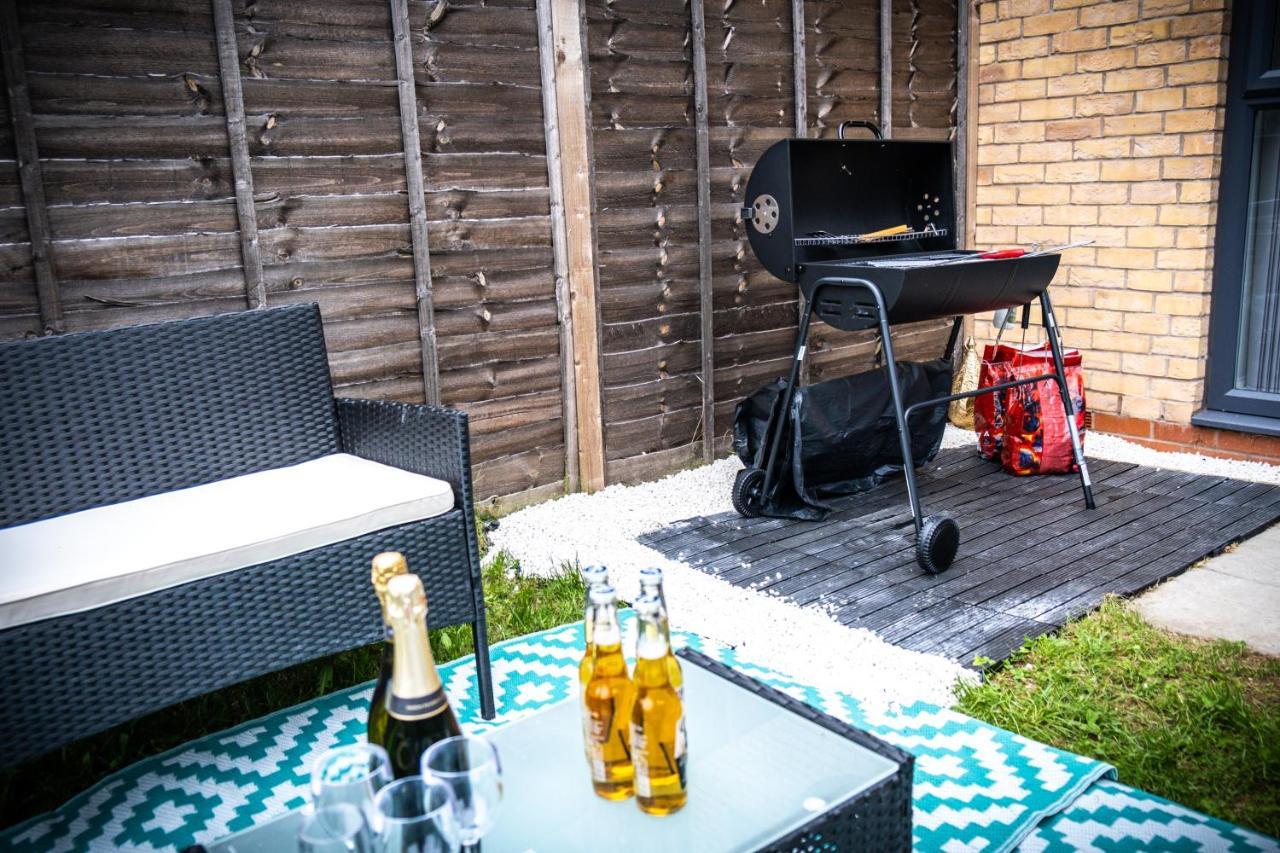 Luxury 2 Bed House City Centre ✘ Bbq & Garden ☆ Family Friendly→ Swingball & Outdoor Furniture - Free Parking → With 50 Inch Smart Tv, Free Netflix & Wifi ✘ Comfy Seating Area - By Maevela Birmingham Eksteriør bilde