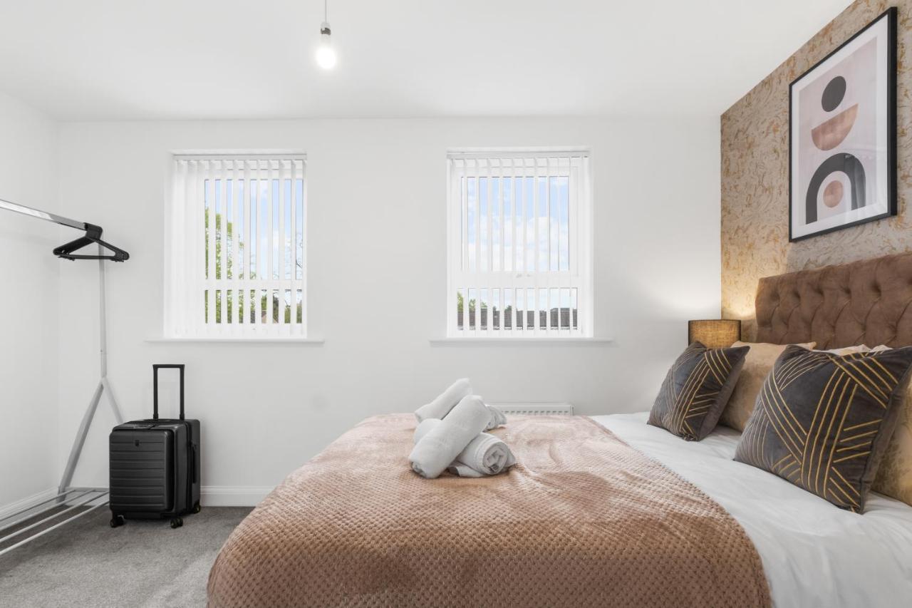 Luxury 2 Bed House City Centre ✘ Bbq & Garden ☆ Family Friendly→ Swingball & Outdoor Furniture - Free Parking → With 50 Inch Smart Tv, Free Netflix & Wifi ✘ Comfy Seating Area - By Maevela Birmingham Eksteriør bilde