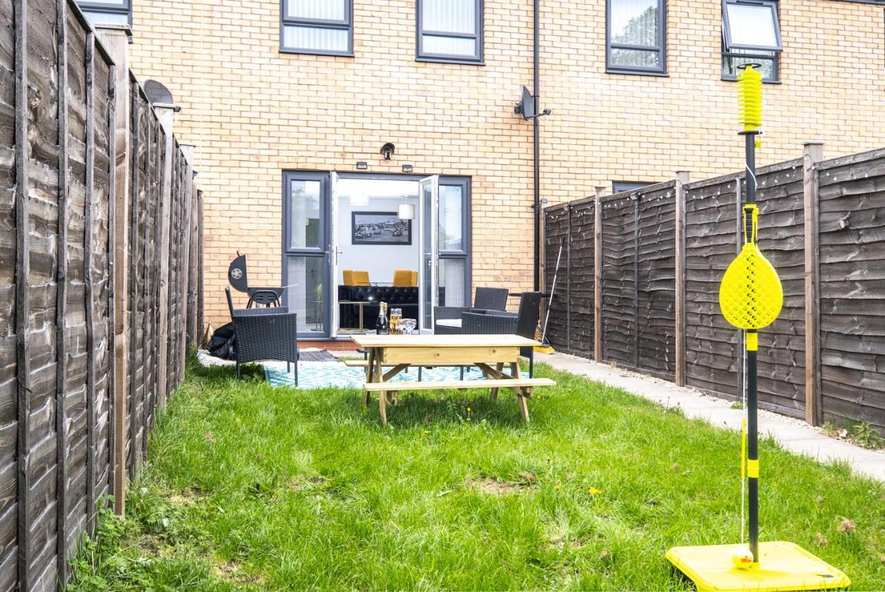 Luxury 2 Bed House City Centre ✘ Bbq & Garden ☆ Family Friendly→ Swingball & Outdoor Furniture - Free Parking → With 50 Inch Smart Tv, Free Netflix & Wifi ✘ Comfy Seating Area - By Maevela Birmingham Eksteriør bilde