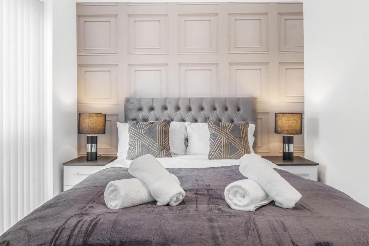Luxury 2 Bed House City Centre ✘ Bbq & Garden ☆ Family Friendly→ Swingball & Outdoor Furniture - Free Parking → With 50 Inch Smart Tv, Free Netflix & Wifi ✘ Comfy Seating Area - By Maevela Birmingham Eksteriør bilde